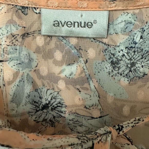 Avenue sheer blouse in peach with Swiss dot pattern, size 26/28 - Picture 7 of 9